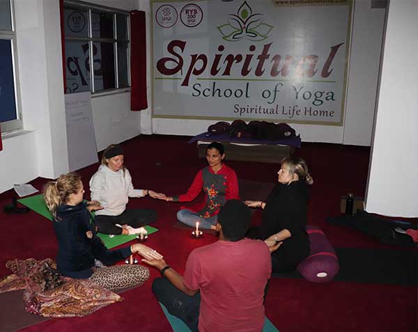 best-yoga-retreat-school-in-rishikesh